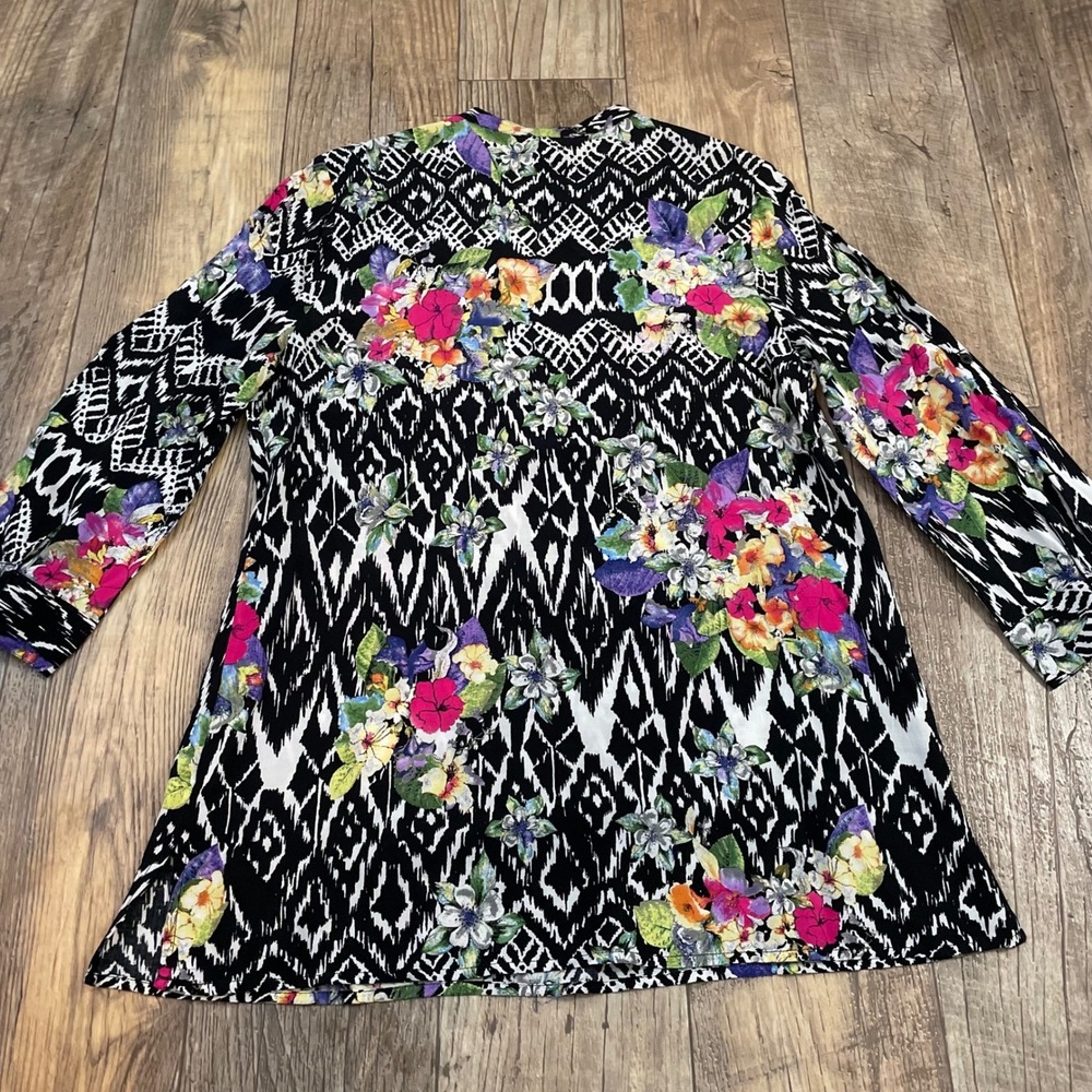 Nicole by Nicole Miller Floral Ikat Beaded Tunic Top Black White Pink Medium - Picture 7 of 7